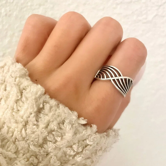 925 Sterling Silver Geometric Wave Ring Minimalist Ring Dainty Boho Ring - Picture 1 of 5